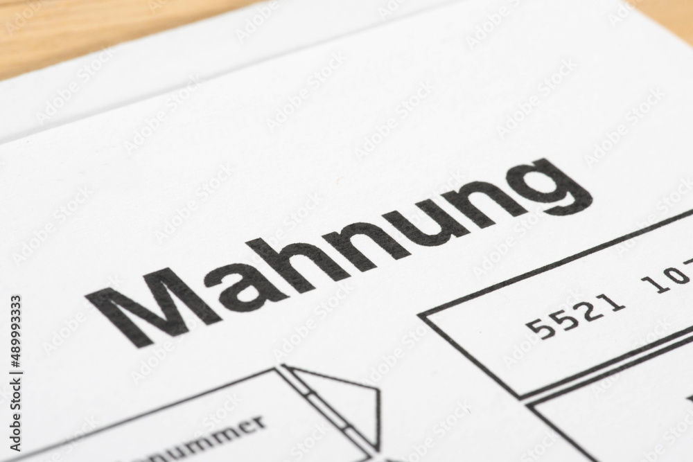 Nahaufnahme von einer Mahnung Nahaufnahme von einer Mahnung
