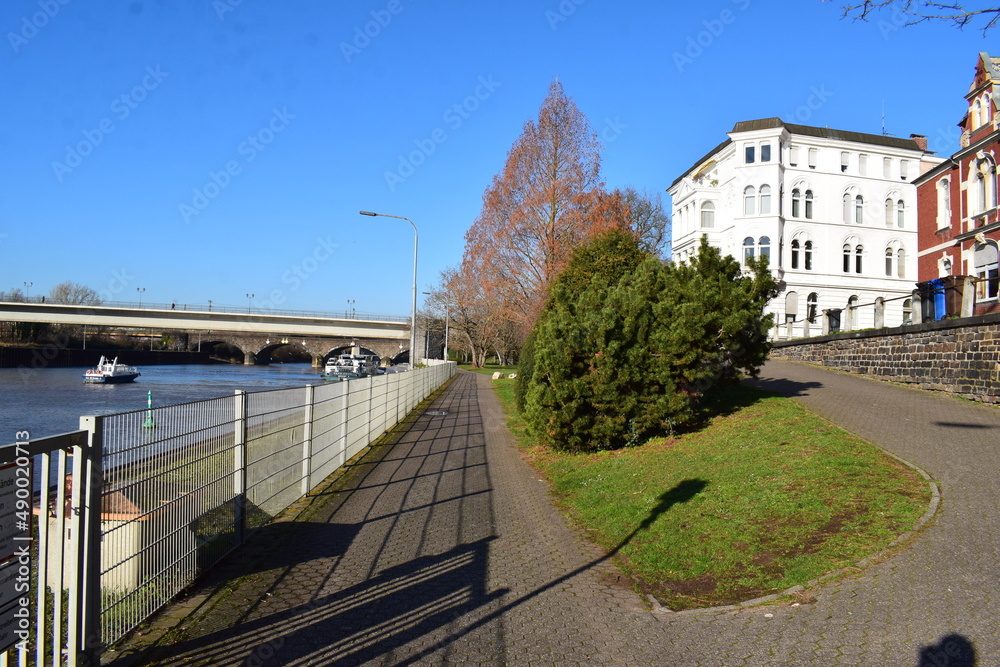 Uferweg in Lützel mit Balduinbrücke 02/22