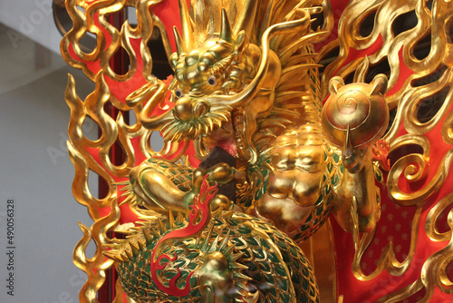 Photography buddhist temple (Buddha Tooth Relic Temple) in singapore