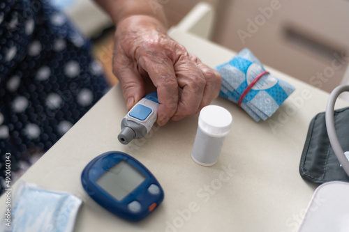 Home tests for glucose with glucometer