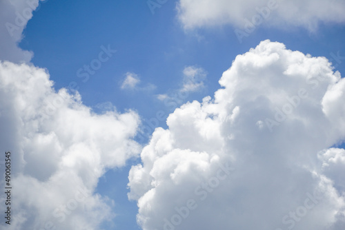 Fototapeta Naklejka Na Ścianę i Meble -  blue sky with cloud in the summer for sky background 