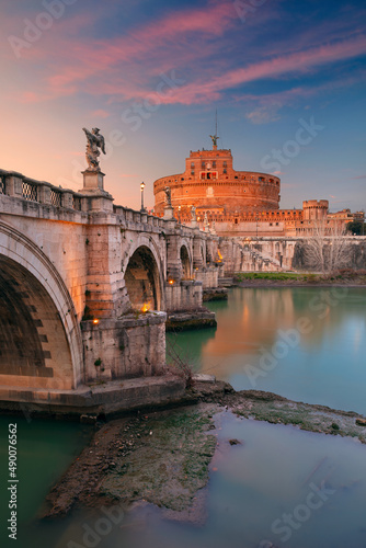 Obraz na płótnie Rome, Italy. Image of the Castle of the Holy Angel (Castle of Sant Angelo) and Holy Angel Bridge (Ponte Sant Angelo) over the Tiber River in Rome at sunset. w salonie