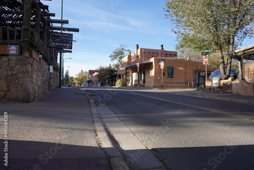 ニューメキシコ州サンタフェ　朝の散歩道