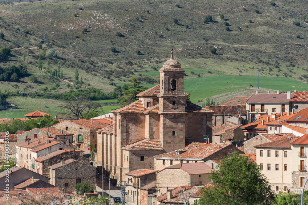 Pueblo de Sigüenza y Parroquia de Santa María en la provincia de Guadalajara, España