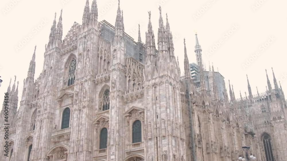 il duomo di milano full of people (no face) il duomo di milano full of people (no face)