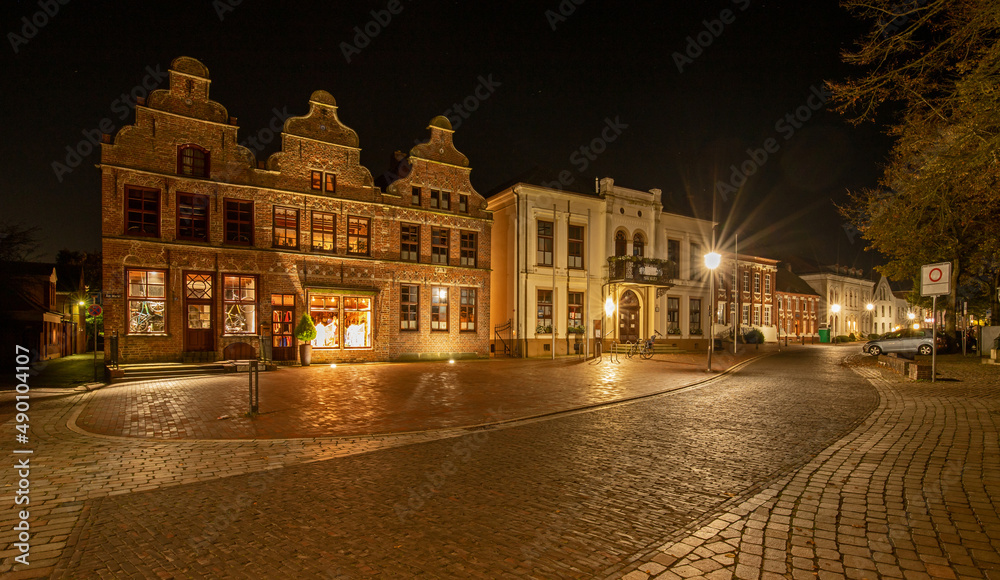 Norden (Ostfriesland) Marktplatz Nacht Panorama