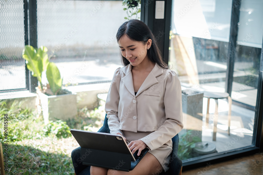 Fototapeta premium Asian business woman having video call with business team to consult about business plan of company. Online team meeting video conference.