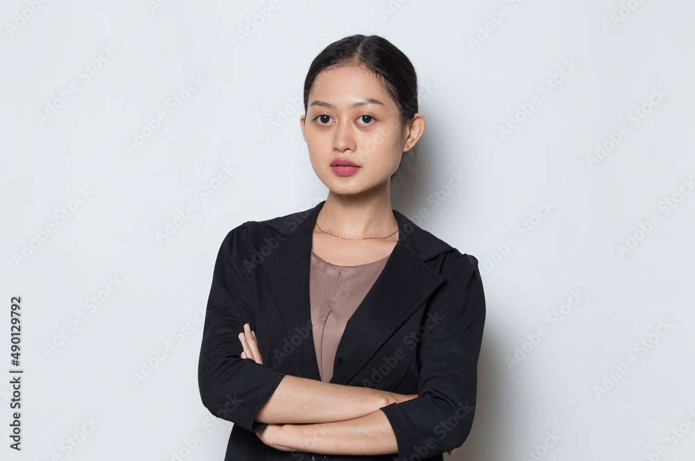 Young asian business woman smile with arms crossed
