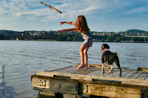 Valokuva Beautiful view of a Girl throwing a stick into the Ohio River for a dog to chase