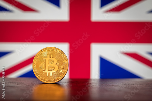 Canvas Print Bitcoin physical golden coin with British flag in the background