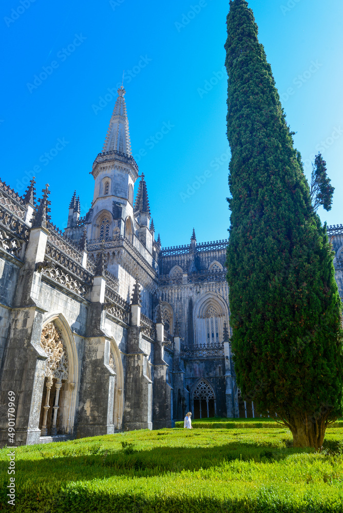 Königlicher Kreuzgang und Garten im Kloster von Batalha, Portugal 