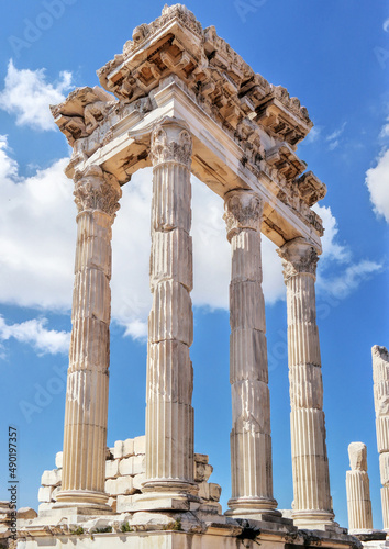 Obraz na plátně Vertical shot of ancient ruins of Ephesus
