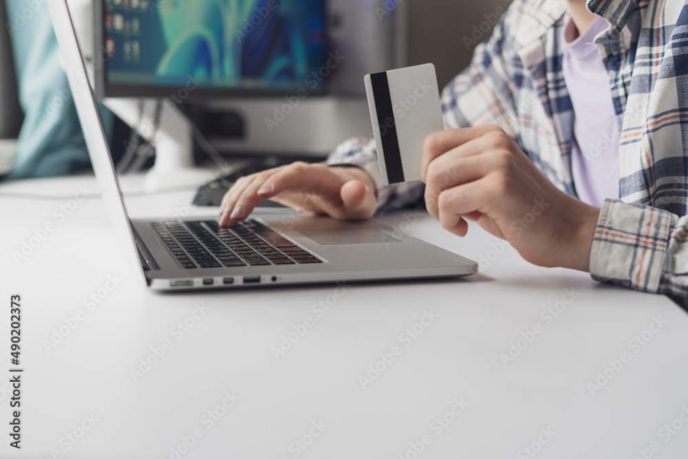 online purchase of products from home using credit card, making payment online purchase of products from home using credit card, making payment