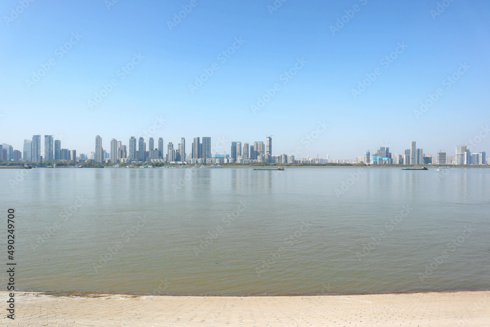Obraz premium city skyline with river