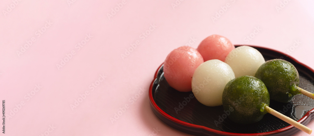 Japanese sweets. Close-up of three-color dumplings. 和菓子。3色団子のクローズアップ Japanese sweets. Close-up of three-color dumplings. 和菓子。3色団子のクローズアップ