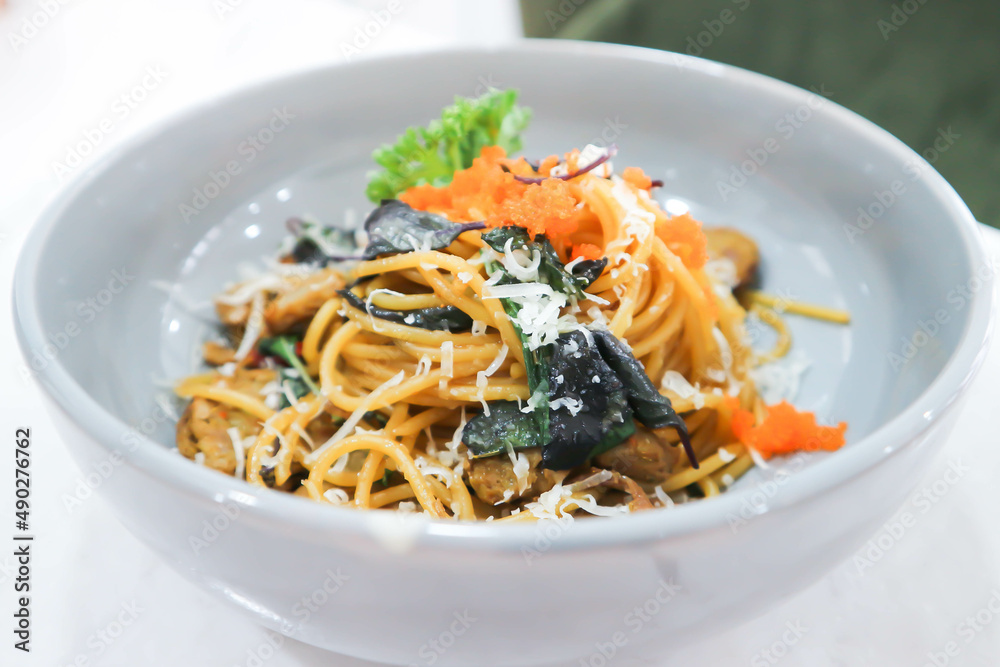 ,spaghetti , seaweed spaghetti or spaghetti with seaweed and shrimp egg topping