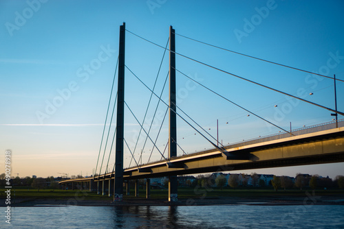 Rheinbrücke Düsseldorf © Hung