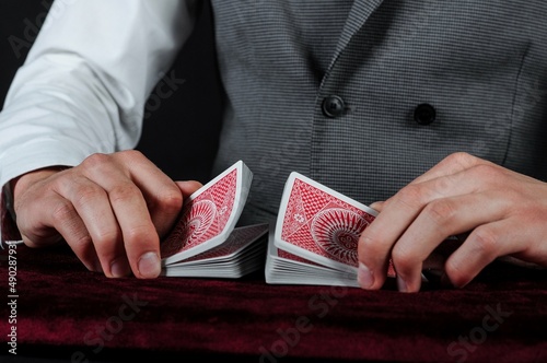 Obraz na płótnie Magician shuffles cards 