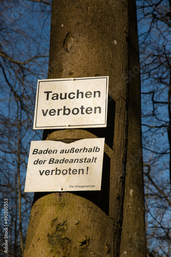 Schild - Tauchen verboten - Pulvermaar in der Eifel