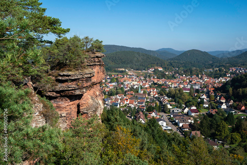 Blick vom Burghalder Felsen auf Hauenstein, Pfälzerwald photo