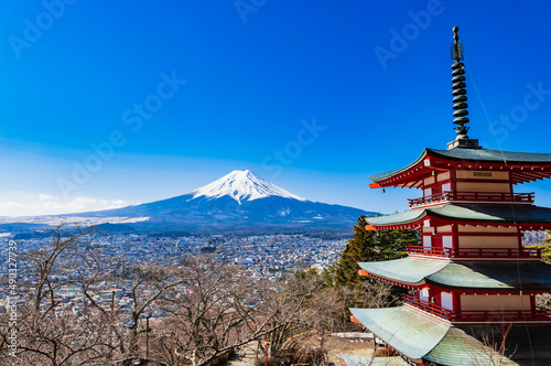 富士山と五重塔 冬景