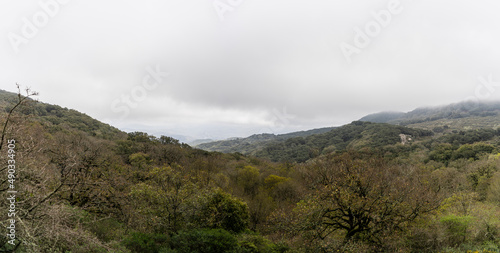 Panorámica de paisaje de montaña en el pico del aljibe en Málaga , la sauceda photo