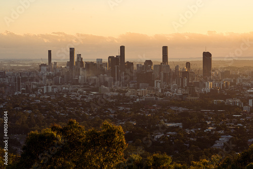 Fototapeta Naklejka Na Ścianę i Meble -  A sunrise over Brisbane City, Queensland, Australia. Brisbane is the capital city of Queensland, the second largest state of Australia.