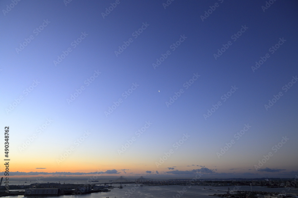 新子安から見た横浜ベイブリッジ (朝景)