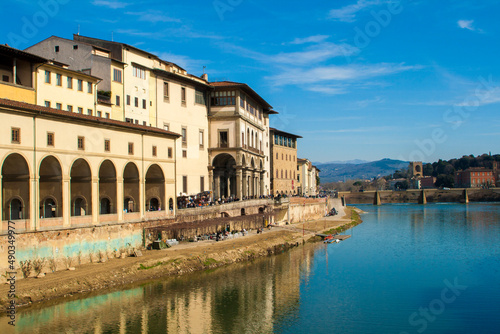 Italia  Toscana  Firenze  il fiume Arno e la Galleria degli Uffizi.