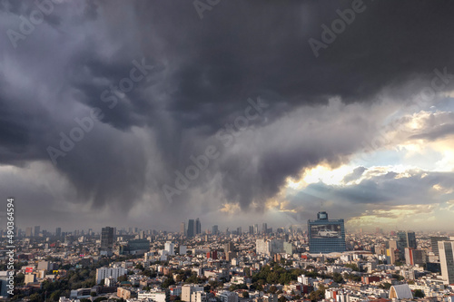 Tormenta sobre la Ciudad de México