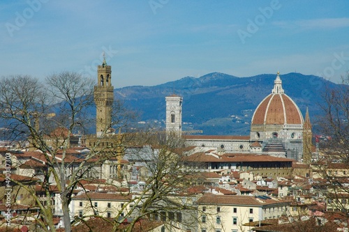 Panorama ravvicinato di Firenze con Cupola Brunelleschi,Campanile di Giotto,Torre di Arnolfo visto dal Giardino Bardini nella collina di Belvedere. photo