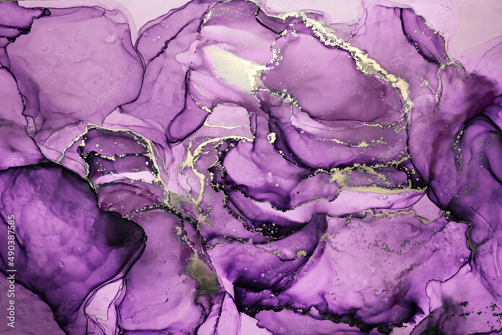 Obraz premium Abstract alcohol ink background in purple with golden splashes