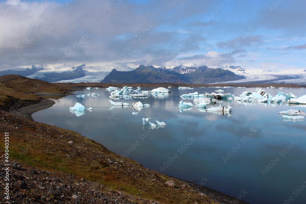 Obraz premium Island - Jökulsárlón - Gletscherflusslagune / Iceland - Jökulsárlón - Galcier river lagoon /
