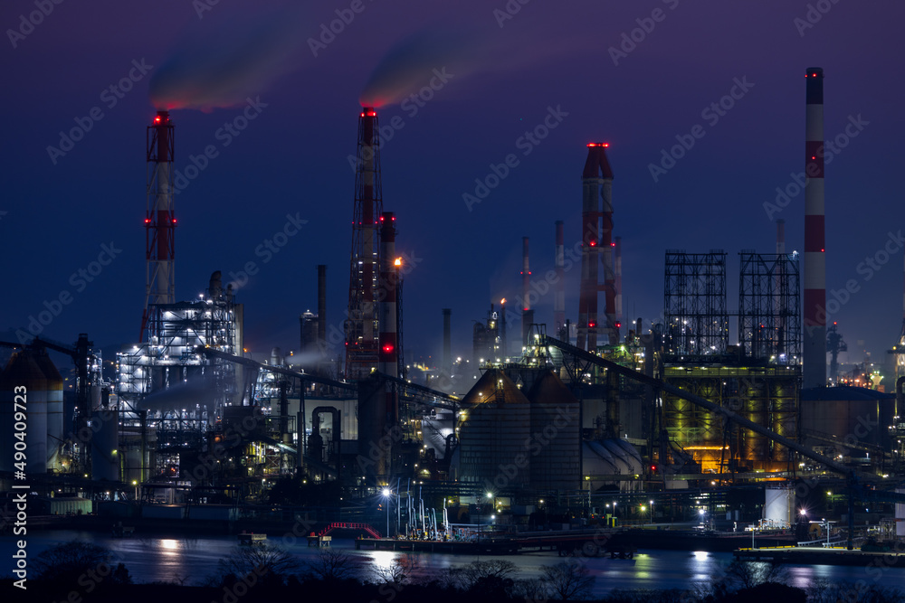 Fototapeta premium 日本の岡山県倉敷市の夜景がとても美しい水島コンビナート