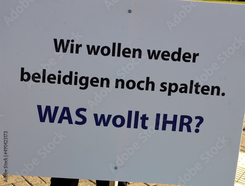 Schild auf einer Corona-Demo: 