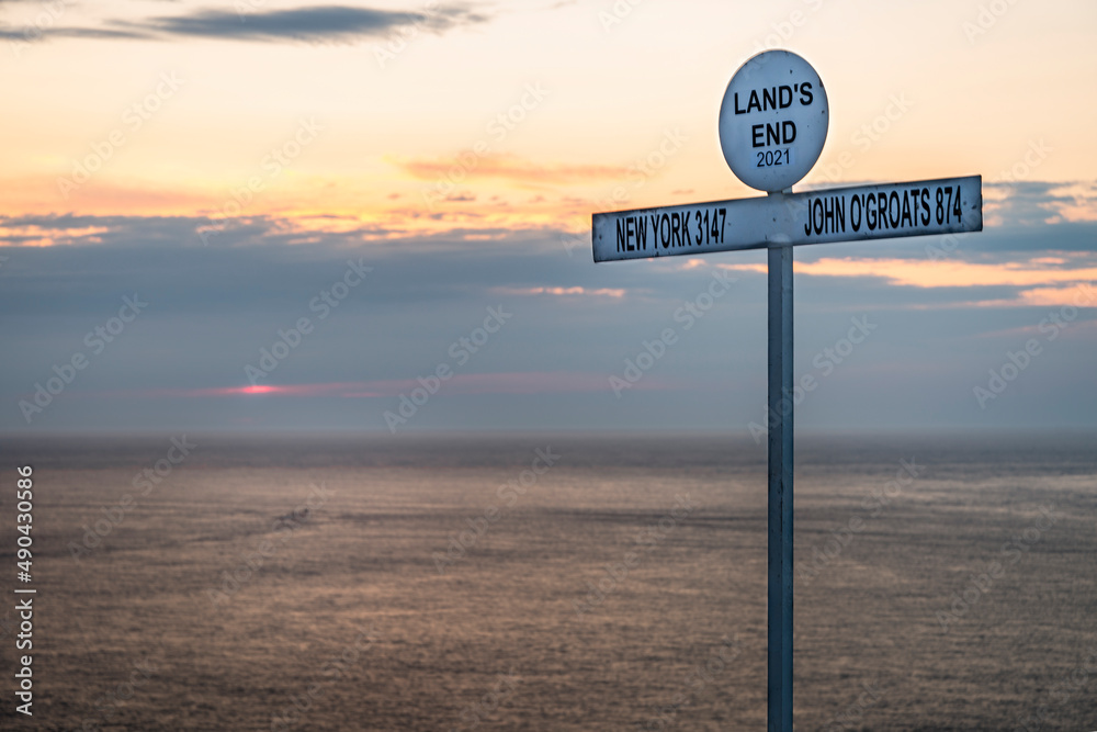 Land's End Signpost,with distances written to New York and John O'Groats,Lands End,Cornwall,England,UK.