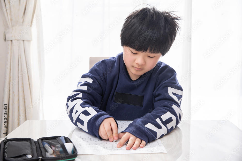 自宅学習する小学生 study 自宅学習する小学生 study