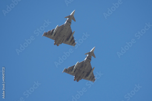 Formaci  n de aviones de combate Eurofighter typhoon en vuelo