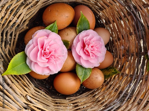 Obraz na płótnie basket with flowers and eggs w salonie