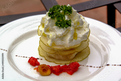 Brandada de bacalao ahumada, espuma de Idiazabal en crujiente de manzana. photo