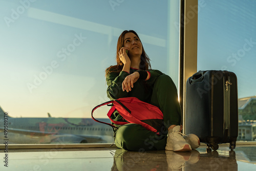 Obraz na płótnie Woman calling by phone at the airport w salonie