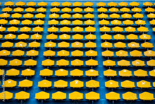 Εκτύπωση καμβά Yellow grandstand are sticked cross signs for social distancing standard
