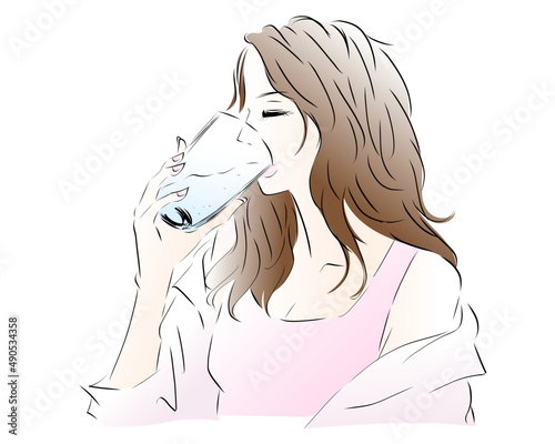 朝目覚めて水を飲む女性
