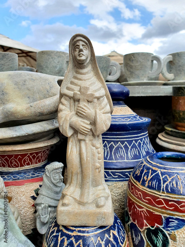 Fotografía Escultura em pedra sabão de Santa Rita de Cássia, feira de artesanato de Ouro Pr