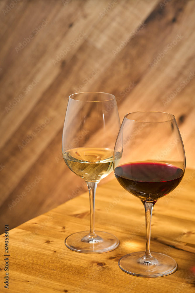 赤ワインと白ワイン