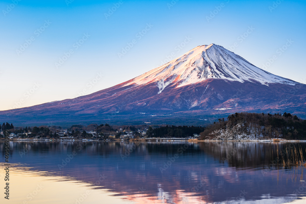 河口湖から眺める朝焼けの富士山　冬景	