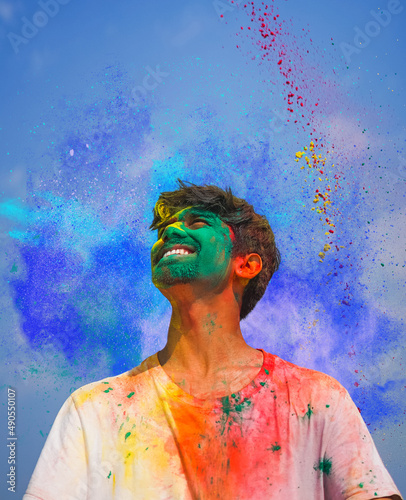 Εκτύπωση καμβά Portrait of a young indian boy playing holi