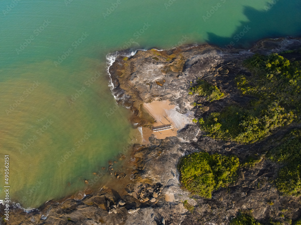 Imagens aéreas do morro da pescaria e passeio de canoa havaiana no final da praia do morro, uma ótima forma de conhecer praias desertas e lugares paradisíacos em Guarapari.
