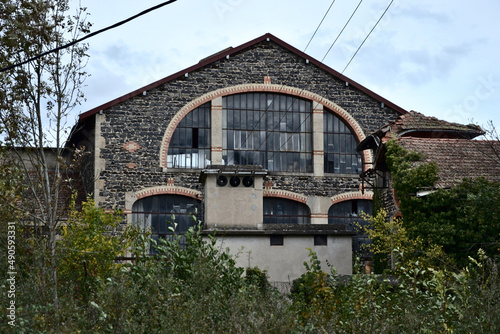 Coubon, France - october 11th 2019 : Focus on a large, vintage window of a building belonging to the spinning of the Darne. This is a 1900 style wire factory in nature. The factory worked until 1976. © Lucille Cottin