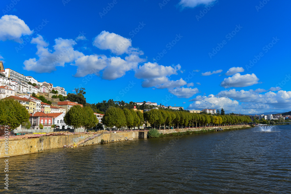 Fototapeta premium Rio Mondego in Coimbra, Portugal 